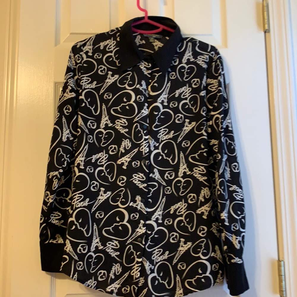 Black print snap from blouse